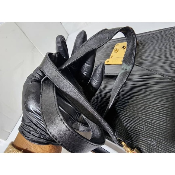 Authentic LOUIS VUITTON Epi Monceau Satchel Bag Black - Picture 10 of 14
